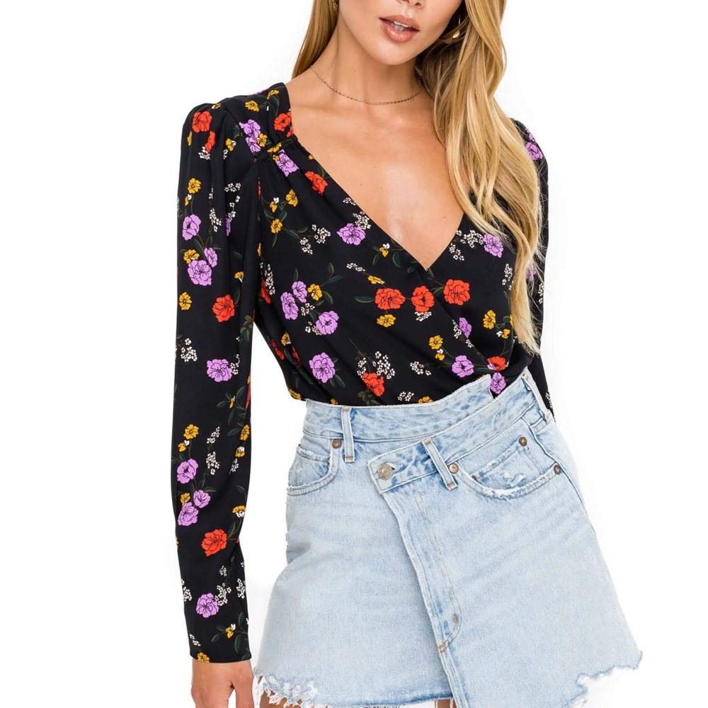 ❤️5/$25 ASTR Floral Long Sleeve Surplice V Neck Bodysuit Black Size Small